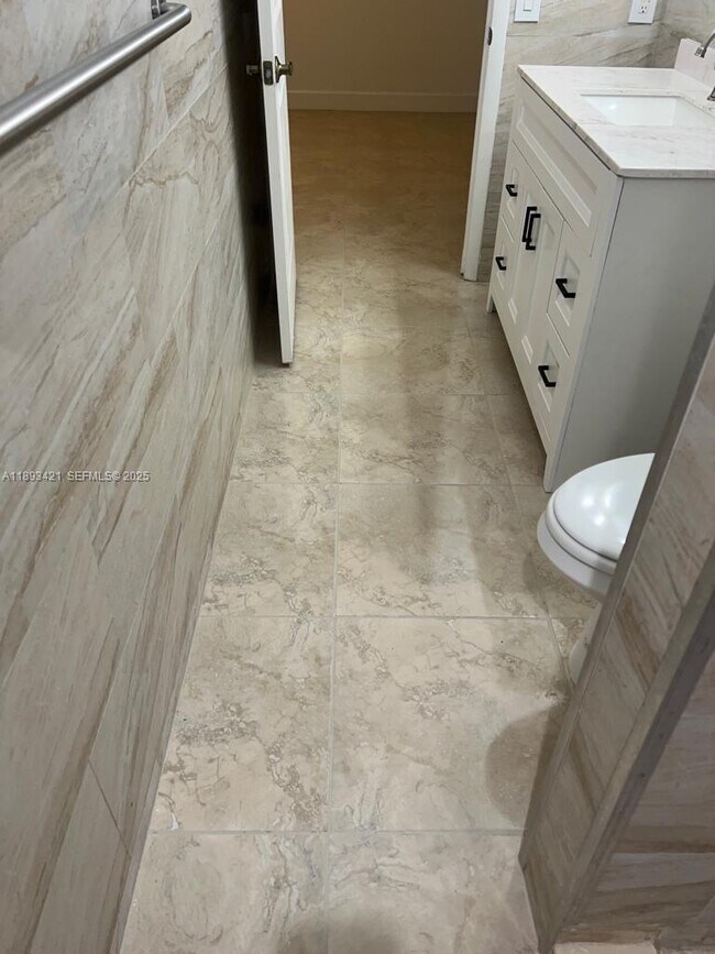 Building Photo - 2670 W 76th St