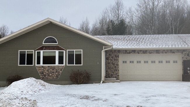 Building Photo - 4866 Hilltop Rd