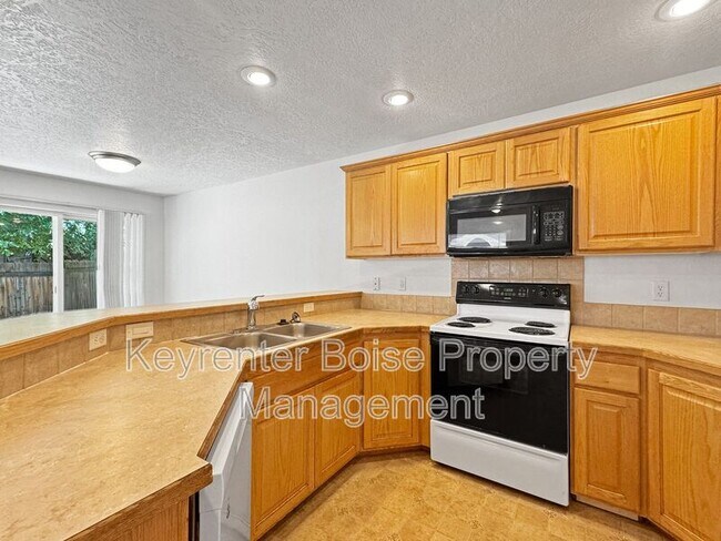 Building Photo - 2144 S Dorothy Ave