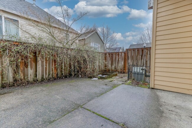 Building Photo - 20467 SW Rosemount St