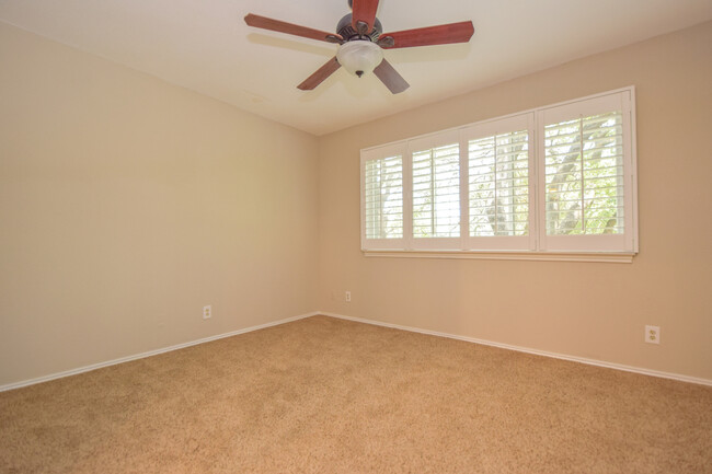 Building Photo - 3 Bedroom Townhouse - Northwest Hills