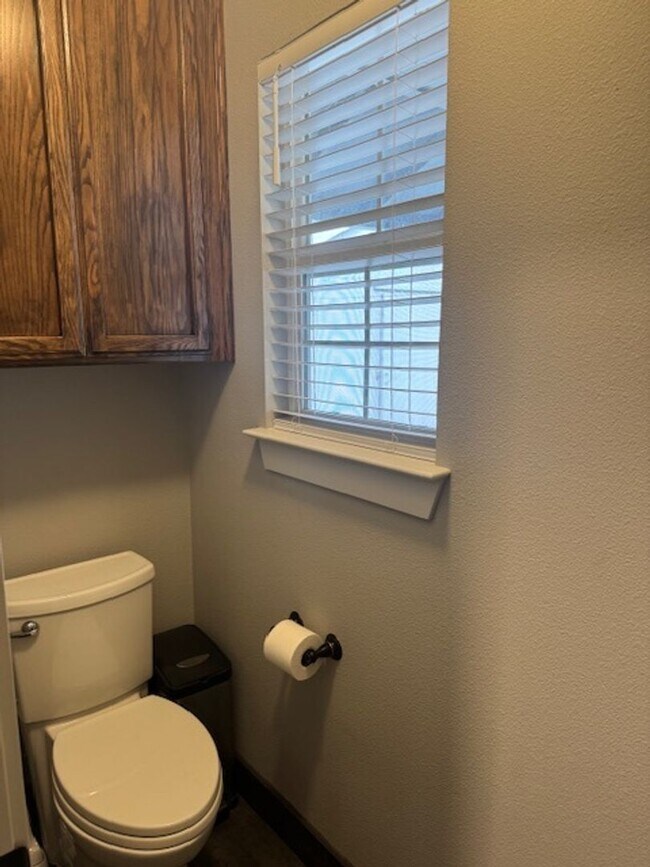 Building Photo - Country Style Living in this Charming Home in Anderson