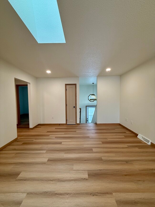 Building Photo - 1004 Castlewood Dr