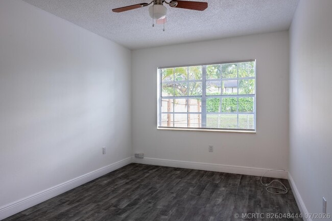 Building Photo - 5847 S 37th St