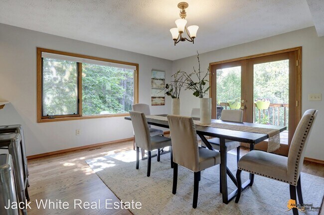 Building Photo - 3 br, 2.5 bath House - 4201 Westwood Drive
