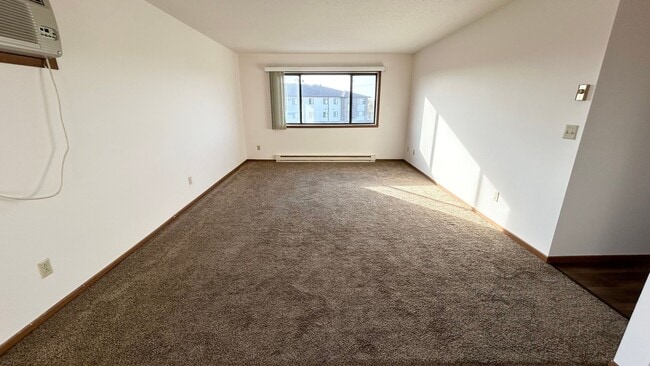 Building Photo - Pet Friendly 2 bedroom 1 bathroom for Rent!