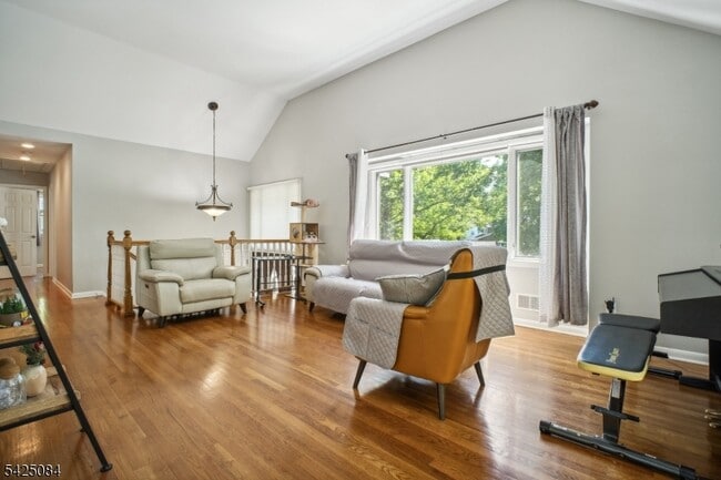 Building Photo - 195 Chaucer Dr