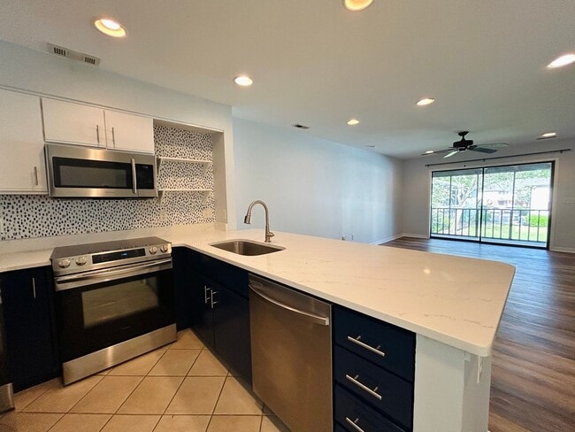 Building Photo - 2BR/2BA Condo close to Wrightsville Beach ...