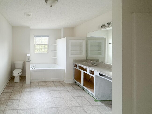 Building Photo - 2529 Moray Pl