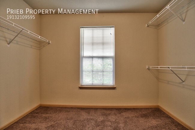Building Photo - 824 S Woodson Ct