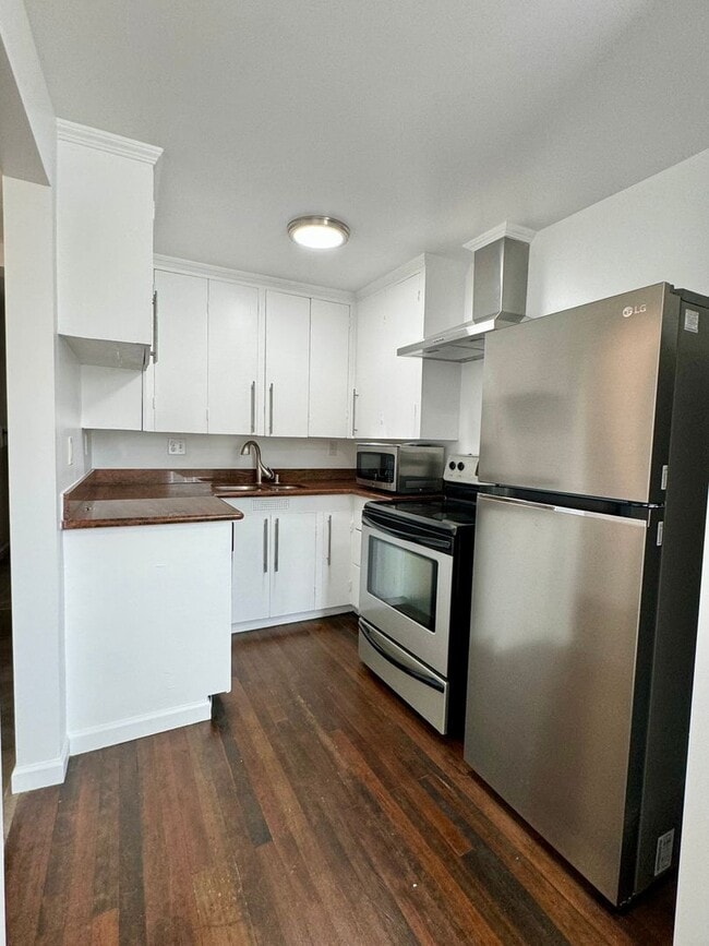 Building Photo - FAIRYTALE OF 1819 LLC QUEEN ANNE