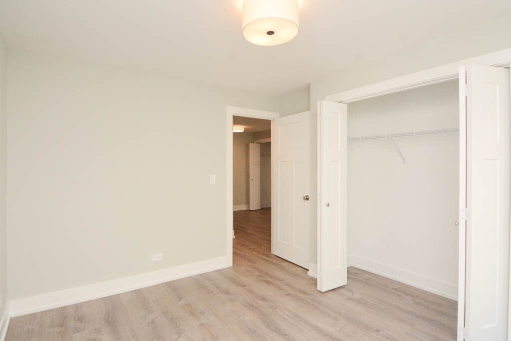 Building Photo - 448 W Barry Ave
