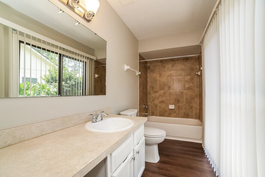 Building Photo - 10533 Docksider Dr E