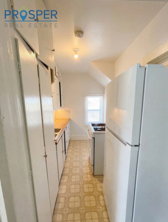 Building Photo - FI1010