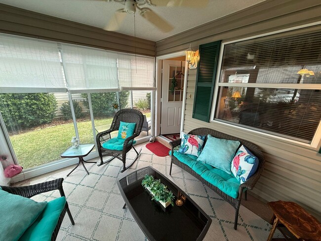 Building Photo - Charming SEASONAL 2+2 Villa in the Village of Sabal Chase