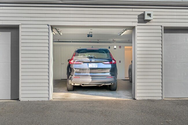 Building Photo - 143-171-171 Hyde Park Ave