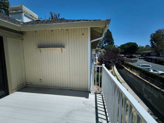 Building Photo - 1BED/1BATH Condo Located in a Quiet Area of Downtown Concord, Ca!!