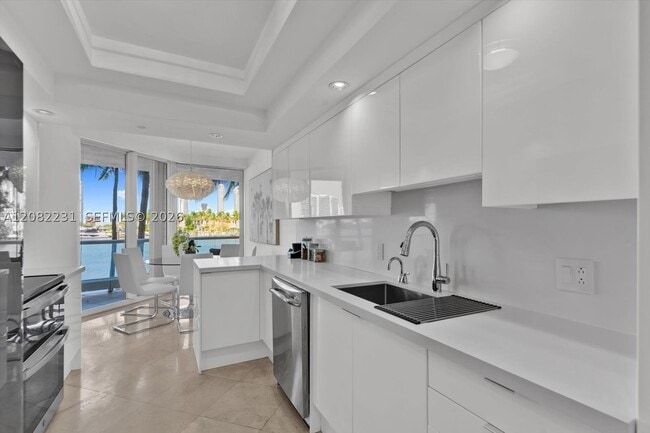 Building Photo - 7000 Island Blvd