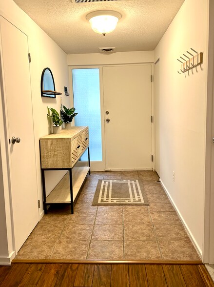 Entry Way - 85 Viscount Dr