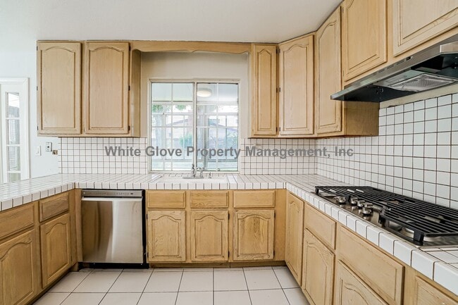 Building Photo - Charming 4-Bedroom Artesia Home with Sunroom, Large Backyard & Attached Garage