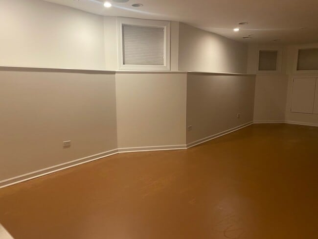Building Photo - 2441 N Mozart St