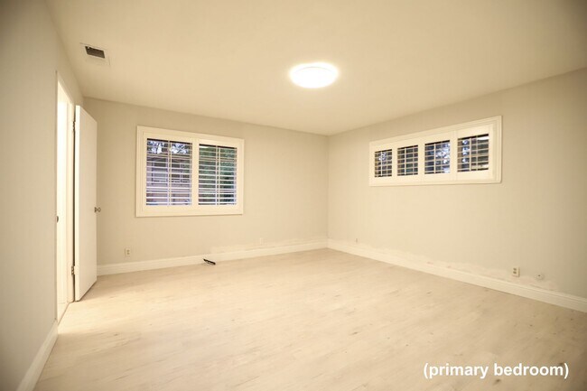 Building Photo - Santa Rosa: 3 bedroom, 2 1/2 bath Home wit...