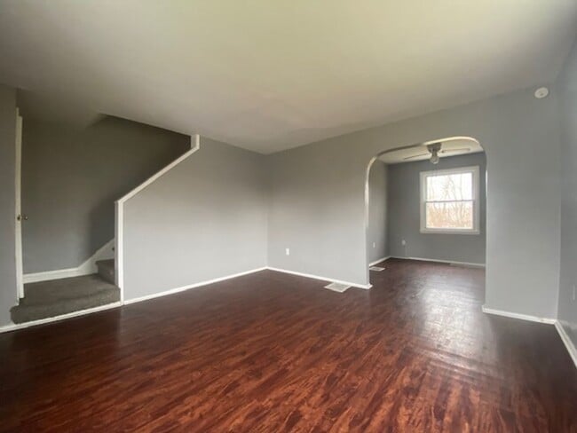 Building Photo - Welcome to this charming two-bedroom, one-bathroom double in the heart of Springfield, OH+