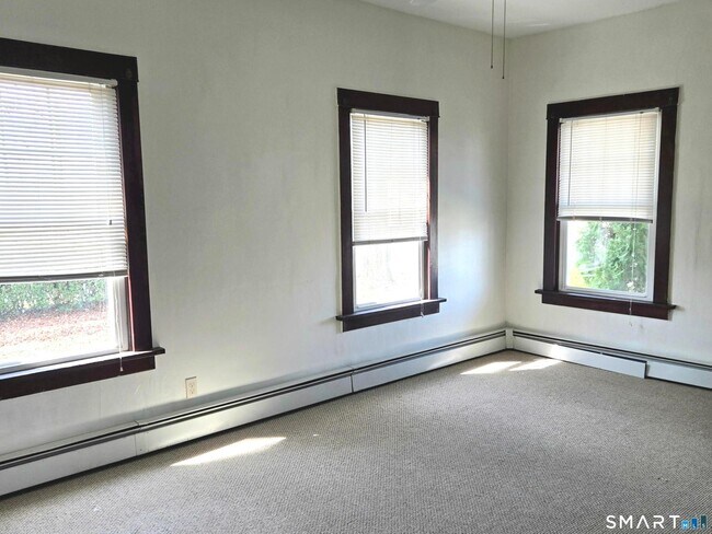 Building Photo - 150 Spencer St