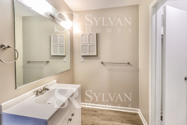 Building Photo - Prepare to fall in love with this 3 bedroom, 2.5 bathroom home