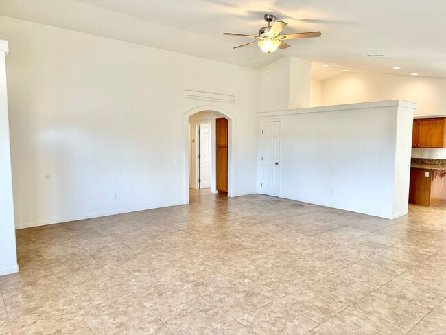 Building Photo - Huge 3 bed 2 bath Home In Storey Park Neig...