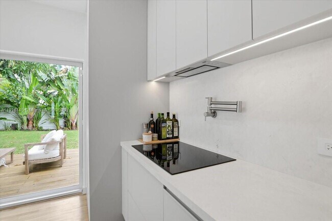 Building Photo - 753 NE 82nd Terrace