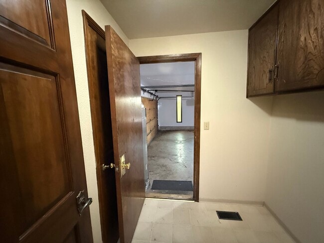 Building Photo - 1150 NW Sunnywood Ct