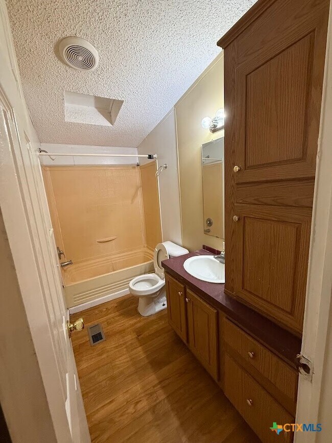 Building Photo - 136 Sonnyland Dr