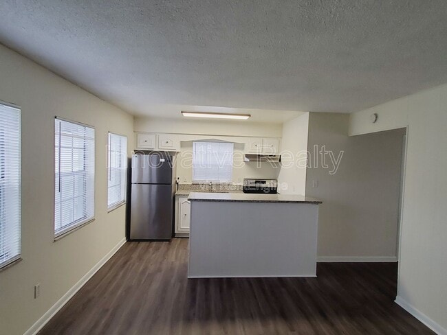 Building Photo - 5250 Davisson Ave