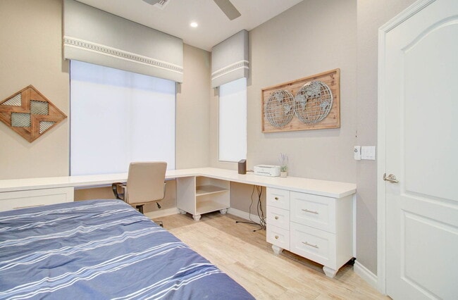 Building Photo - 1833 W Periwinkle Way