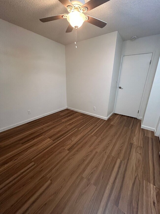 Building Photo - Available on 05/05/26, 1170 sq ft, 3 Bedrooms, 1.5 Baths, 2 Assigned Parking at Palehua Hale in M...
