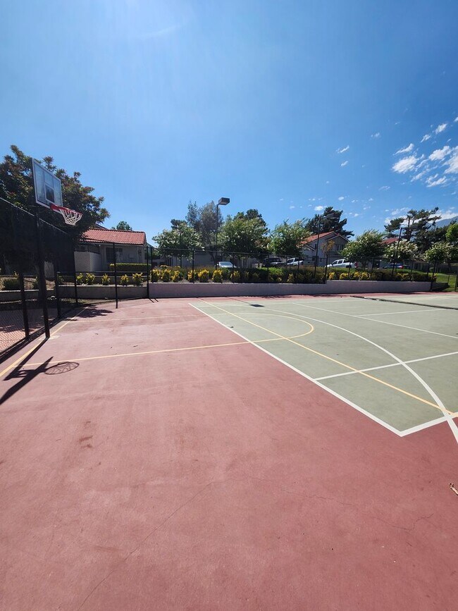 Building Photo - Beautiful 2 bedroom 1.75  bath Home Alta Loma
