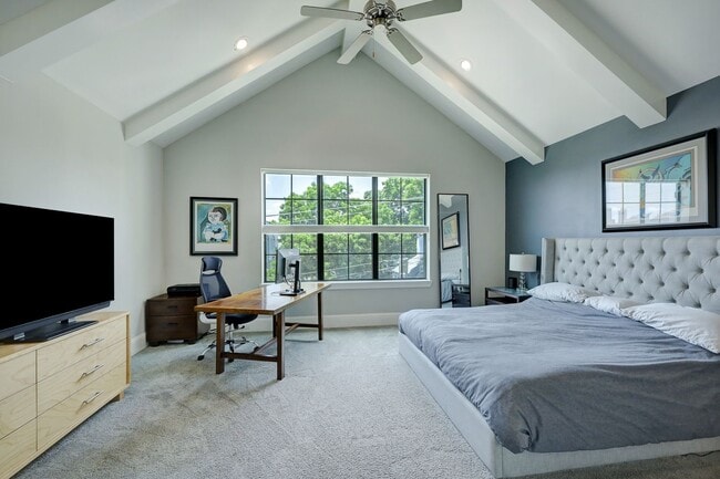 Building Photo - 2014 Crockett St