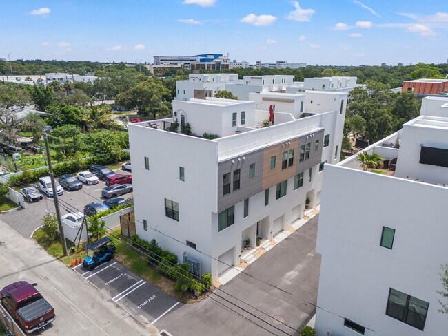 Building Photo - 320 15th St N