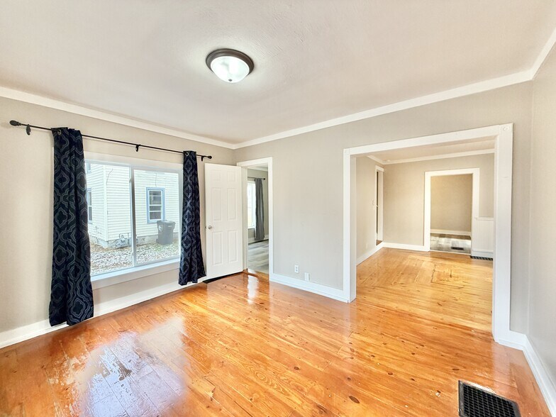 Building Photo - 955 10th St