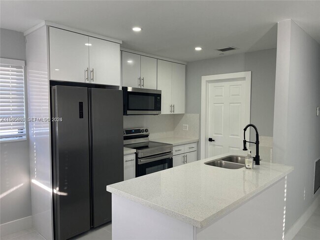 Building Photo - 1541 N 71st Terrace