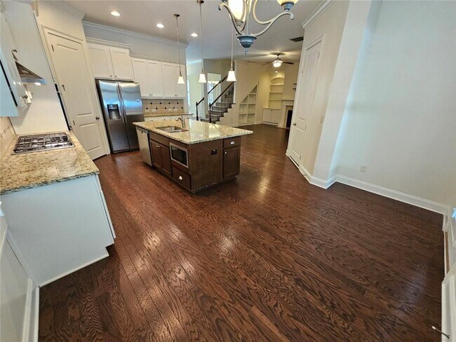 Building Photo - 2104 McFarlin Ln