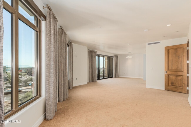 Building Photo - 7175 E Camelback Rd