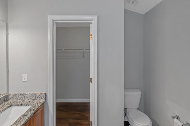 Building Photo - Spacious Home in Prime Location