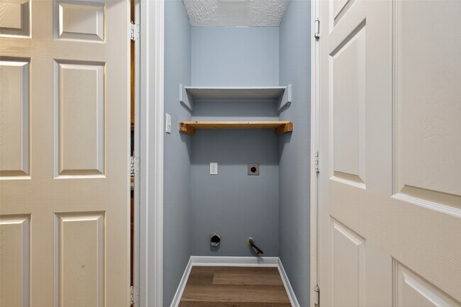 Building Photo - 8253 Fuqua Gardens Dr