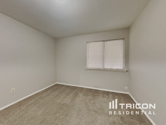 Building Photo - 2412 Colleen Dr