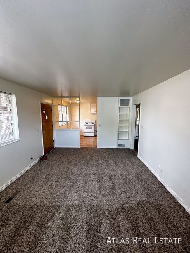 Building Photo - 1365 Emery St W