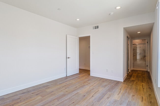 Building Photo - 5932 Lemp Ave