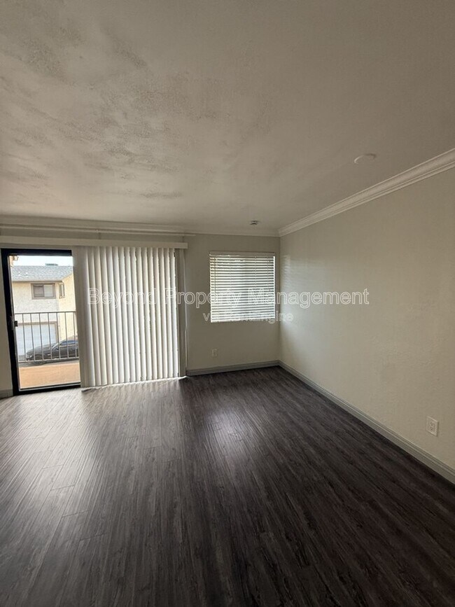 Building Photo - 8535 Paradise Valley Rd