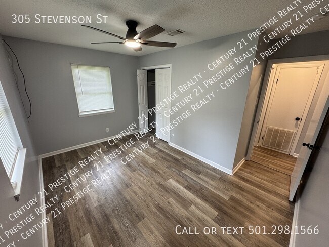 Building Photo - 305 Stevenson St